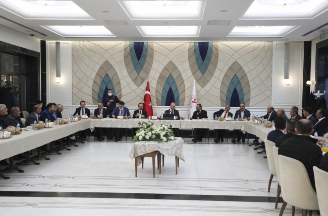 Bakan Soylu, Giresunlu muhtarlarla bir araya geldi